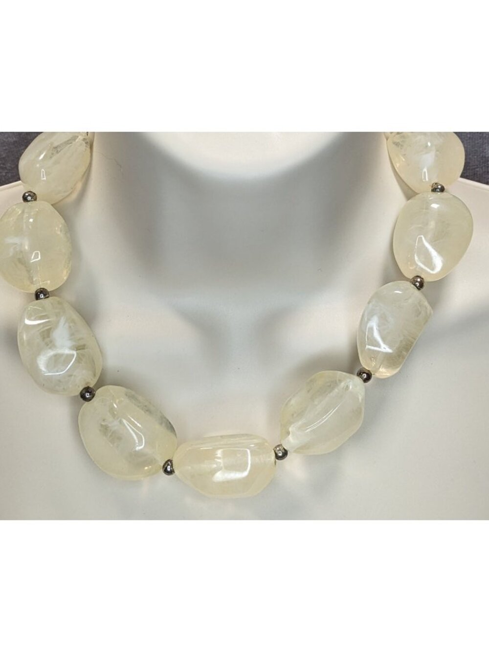 Robert Rose Chunky Lucite Necklace Vintage Collectible Cream Costume Jewelry